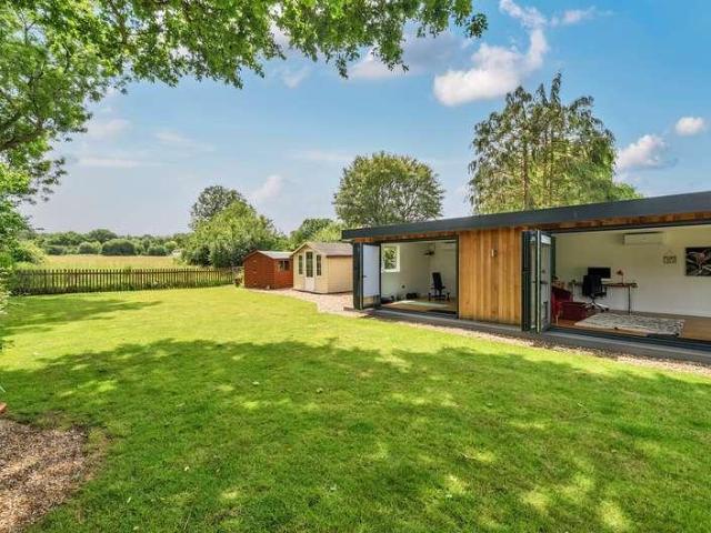 3 bed house for sale