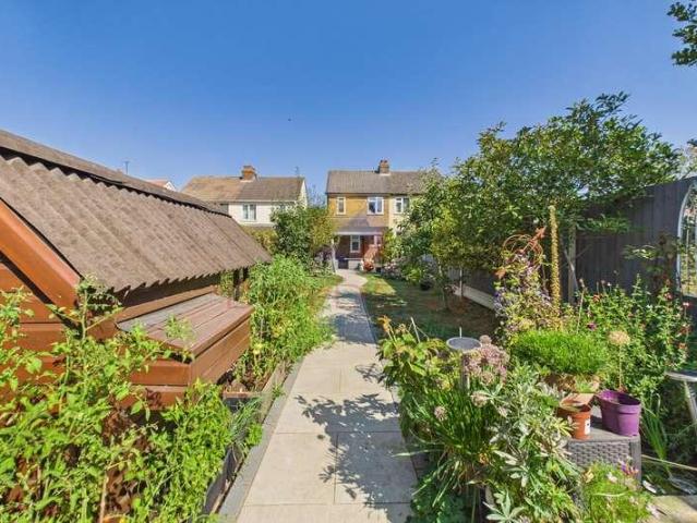 3 bed house for sale