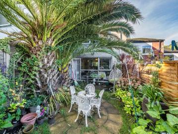 Southfields, SW18, Battersea Reach, London, Greater London