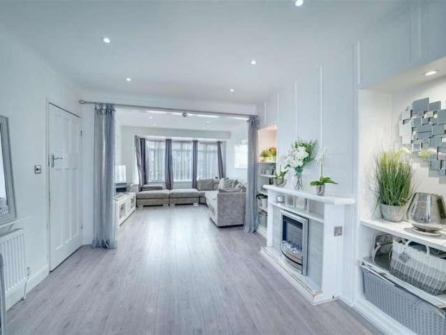 3 bed house for sale