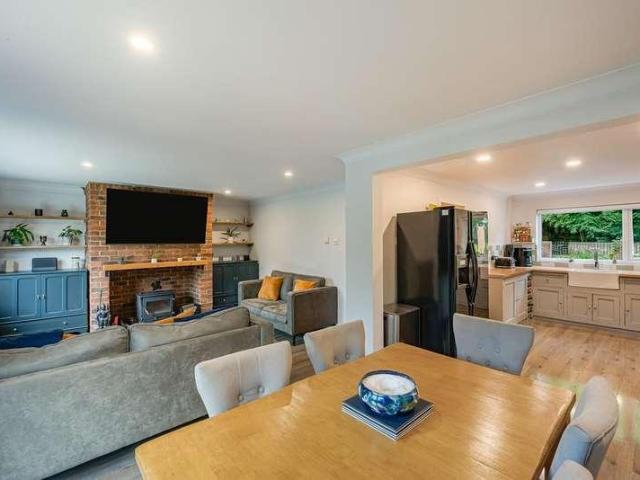 3 bed house for sale