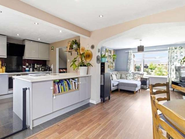 3 bed house for sale