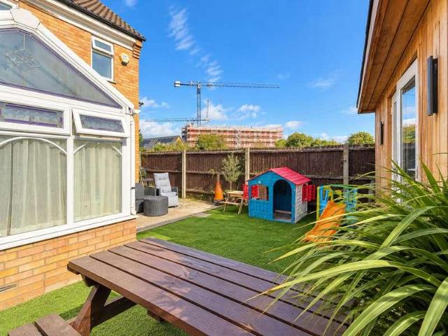 3 bed house for sale