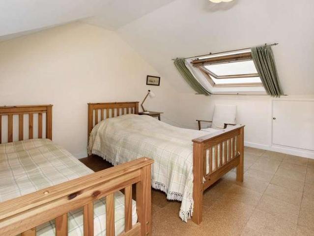 3 bed flat for sale