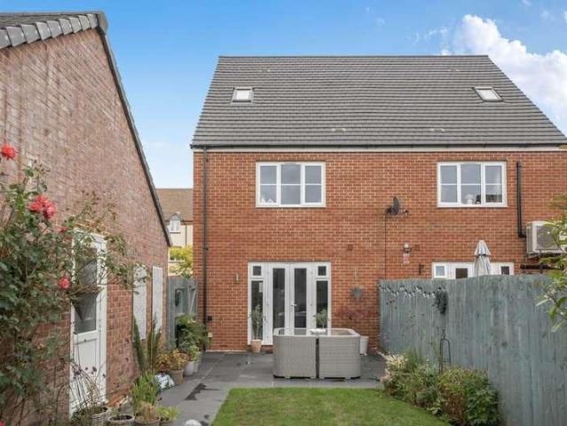 3 bed house for sale