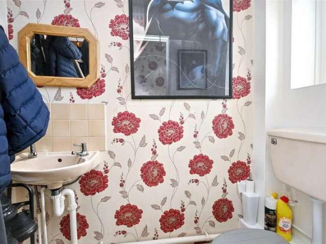 2 bed house for sale