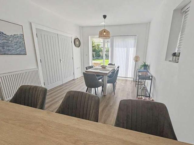 3 bed house for sale