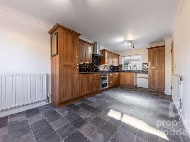 3 bed house for sale