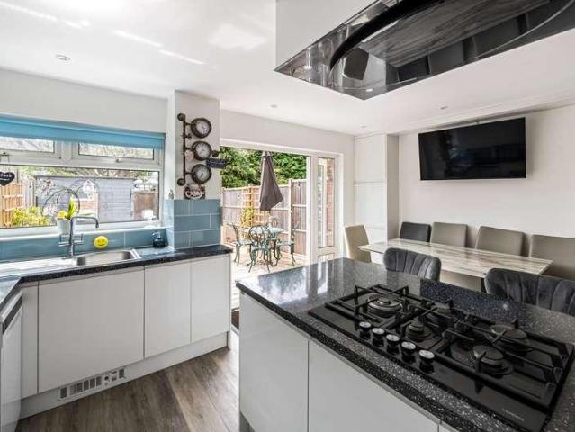 3 bed house for sale