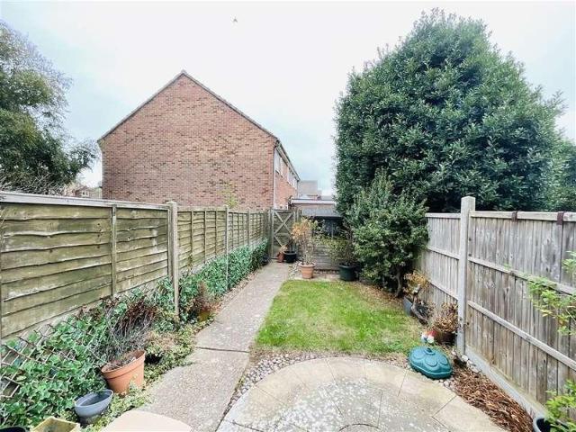 2 bed house for sale