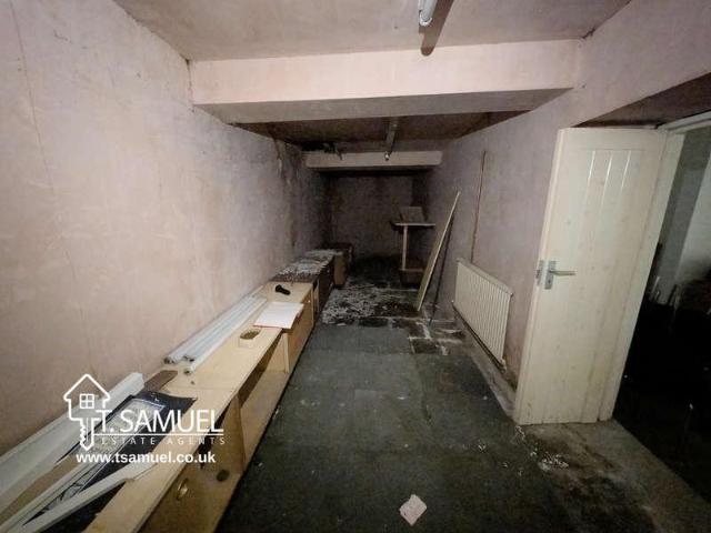 3 bed flat for sale