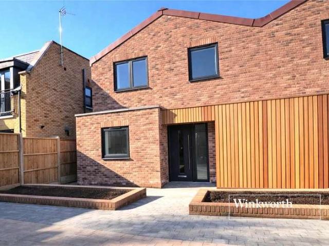 3 bed house for sale