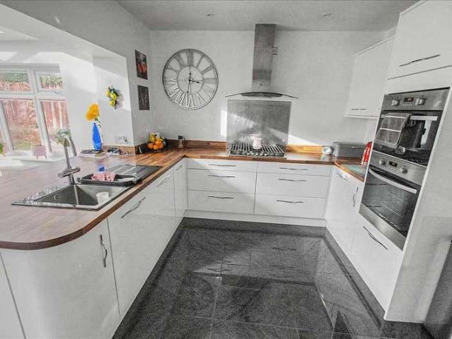 3 bed house for sale