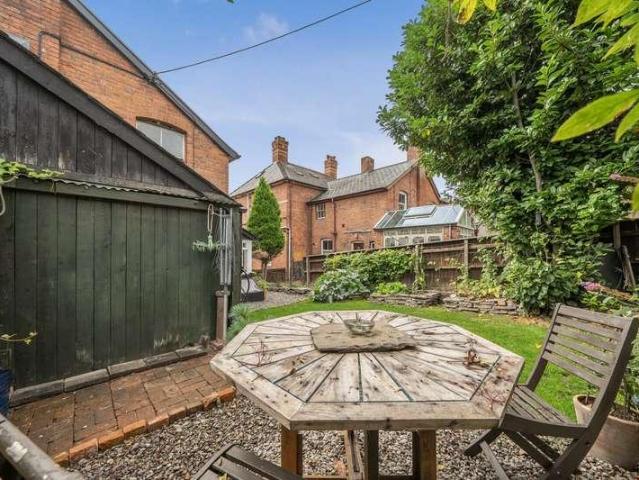 5 bed house for sale