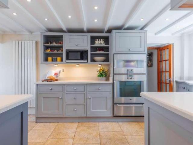 5 bed house for sale
