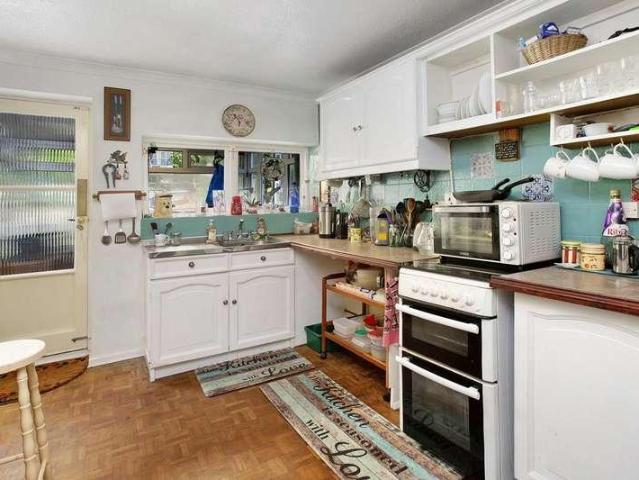 2 bed house for sale