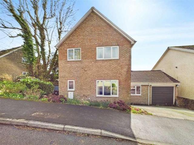 4 bed house for sale