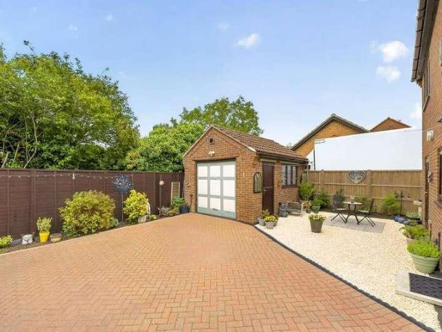 3 bed house for sale