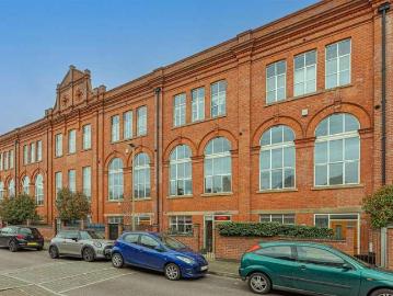 3 bed flat for sale