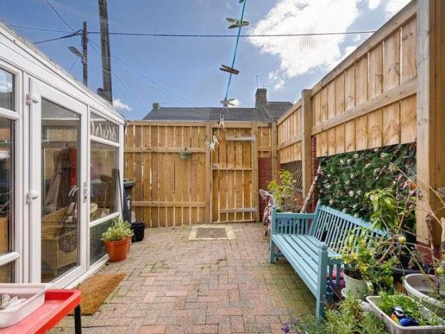 2 bed house for sale