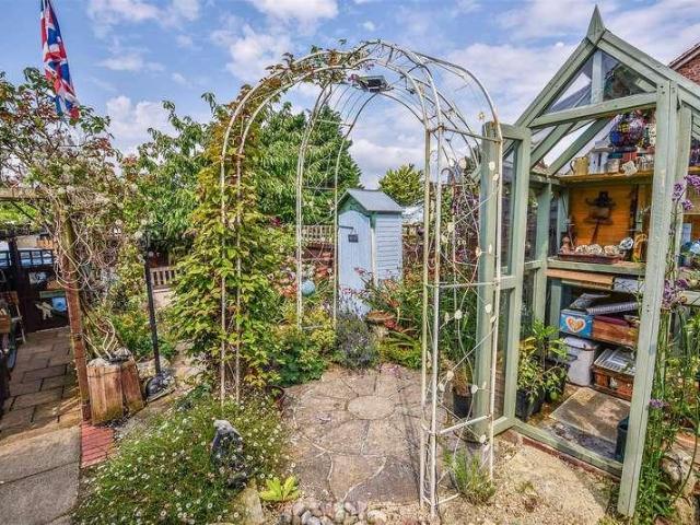 3 bed house for sale