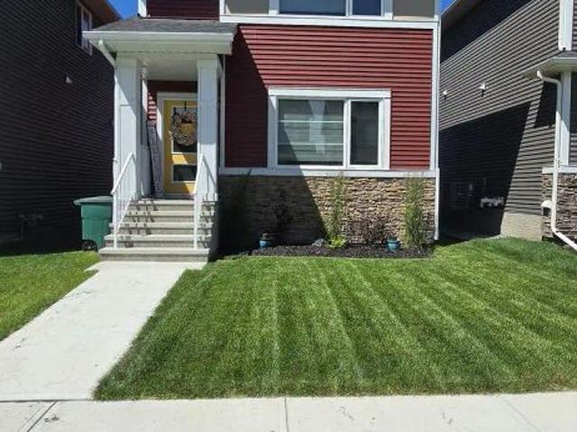 3 Bed House for Rent in Airdrie Unfinished basement included — 3 Bedrooms House