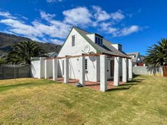 3 bed house for rent in gordons bay.