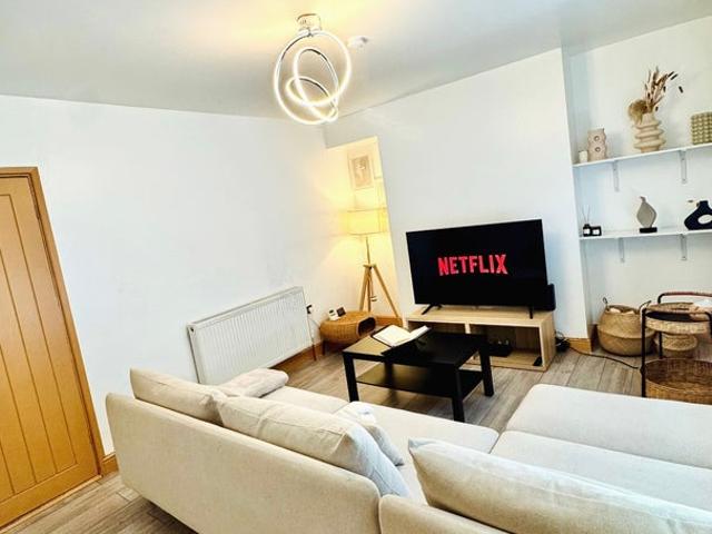 3 Bed House | Fully Furnished | Driveway & Garden