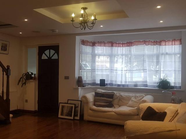 3 Bed house in Northolt