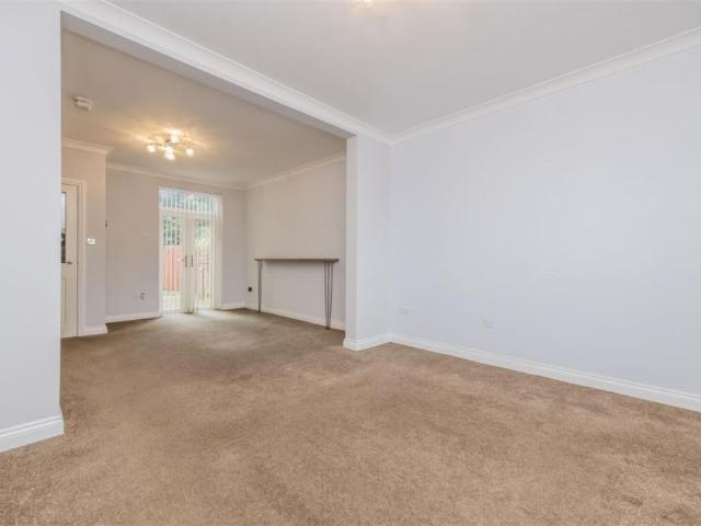 3 bed House Mid Terrace To Let