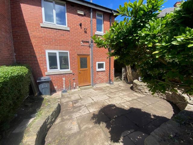 3 bed House Semi Detached To Let in in Moor End Lane, Dewsbury