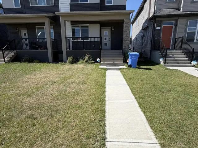3 Bed Main Floor in Cornerstone Blvd| Family room