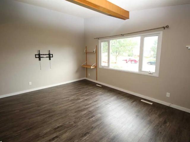 3 Bed Main Floor in Kenilworth