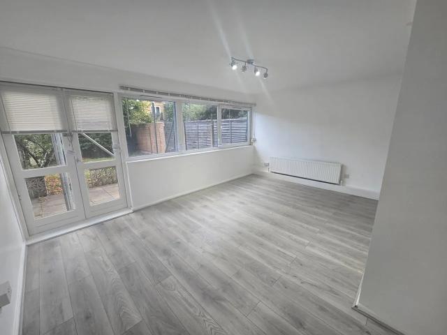 3 Bed Maisonette, Gosford House, E3