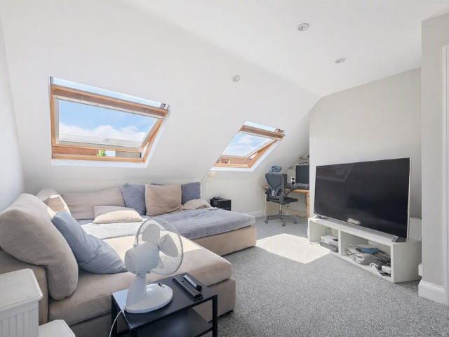 3 Bed Maisonette, Kingston Road, SW20