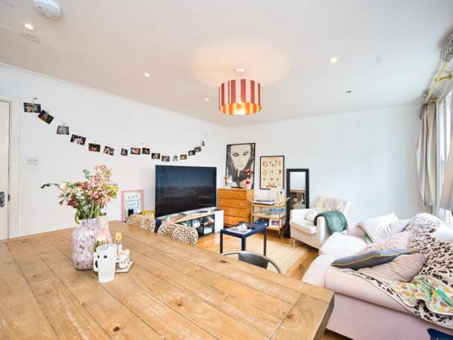 3 Bed Mews House + Parking in Dalston Hackney E8