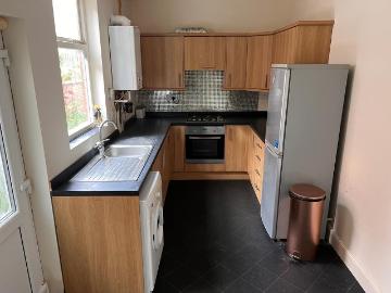 3 Bed – Mid Terraced House –. 3 bed property to rent £1,195 pcm £276 pw