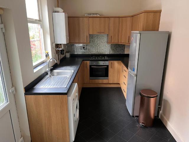 3 Bed – Mid Terraced House – Cambridge Street, Leicester, LE3 0JQ. £1150 PCM