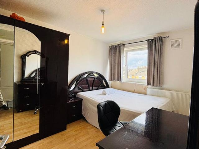 3 Bed Modern maisonette available near QMUL