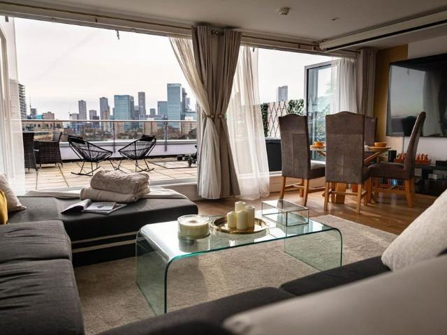 3 Bed Penthouse, Caspian Wharf, E3