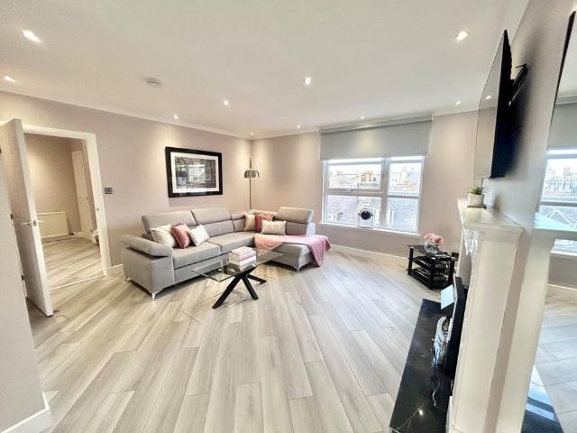 3 Bed Penthouse, New Century House, AB11