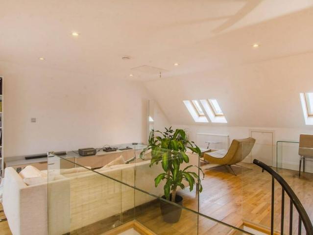 3 Bed Penthouse, Peckham Road, SE15