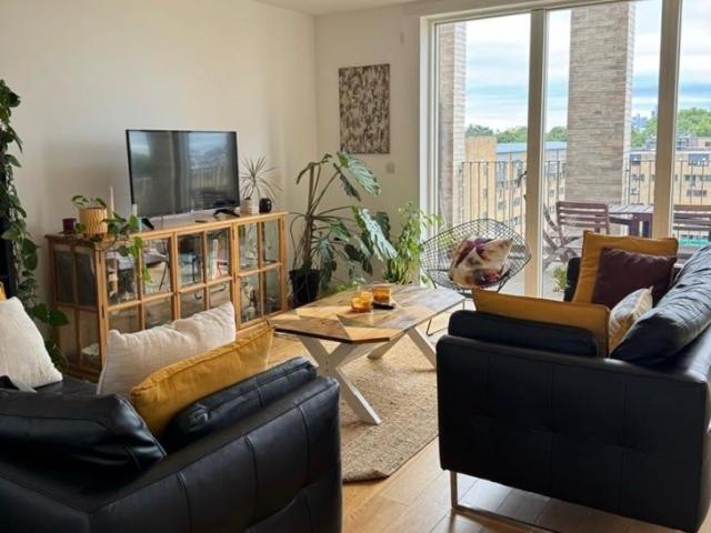 3 Bed Penthouse, Wallington Court, N4