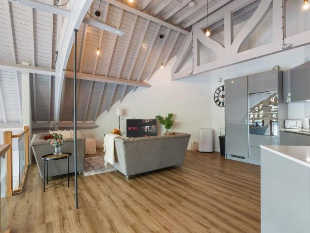 3 Bed Penthouse, Wycliffe House, IG1