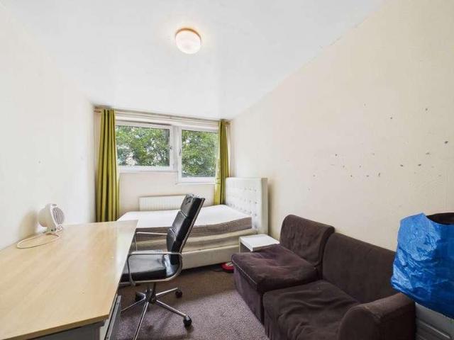 3 bed flat for sale