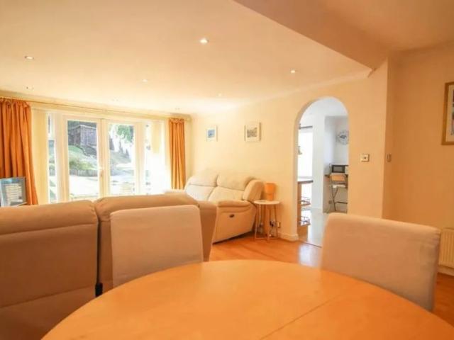 3 bed semi detached bungalow to rent in St. Georges Drive, Watford, WD19
