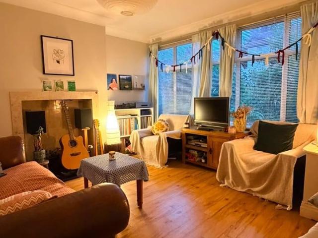 3 Bed Semi Detached House, Moor Park Villas, LS6