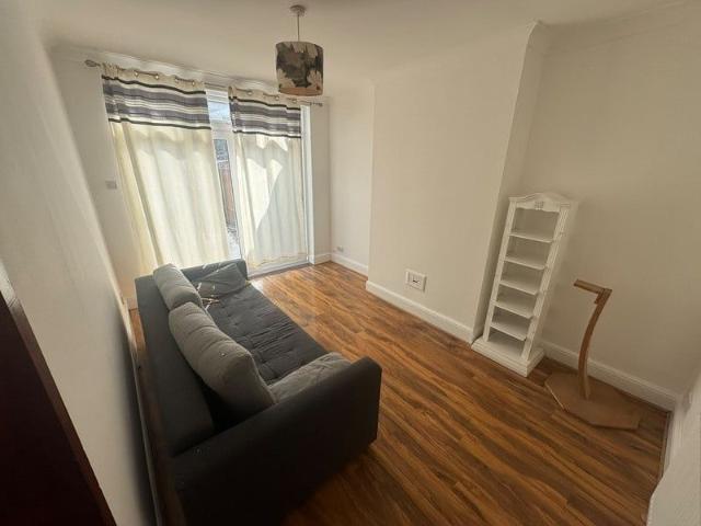 3 Bed Semi Detached House, Barmouth Road, CR0