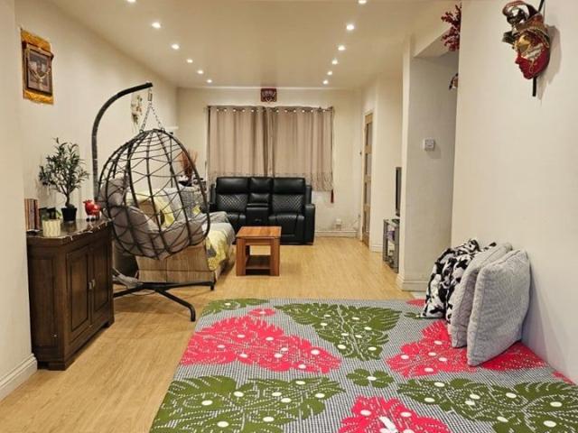 3 Bed Semi Detached House, Barrow Road, CR0