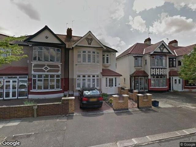 3 Bed Semi Detached House, Beechwood Gardens, IG5